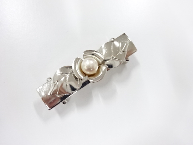 JAPANESE KIMONO / ANTIQUE OBIDOME (SASH CLIP) / PEARL